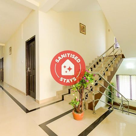 Oyo 8273 Diamond Inn Kochi Екстериор снимка