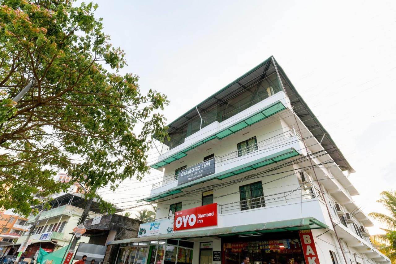 Oyo 8273 Diamond Inn Kochi Екстериор снимка