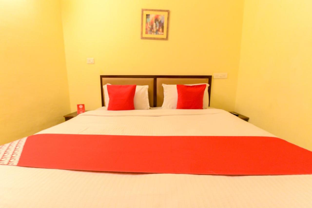 Oyo 8273 Diamond Inn Kochi Екстериор снимка