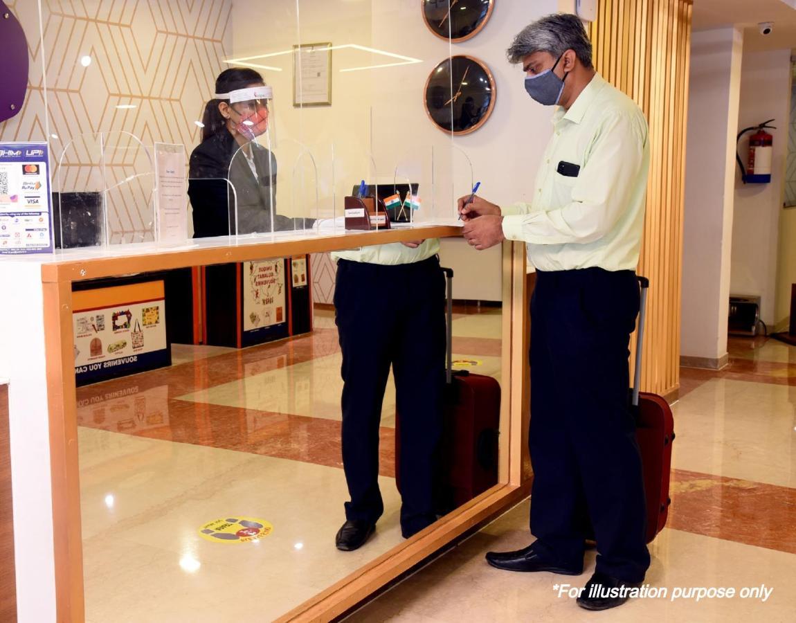 Oyo 8273 Diamond Inn Kochi Екстериор снимка